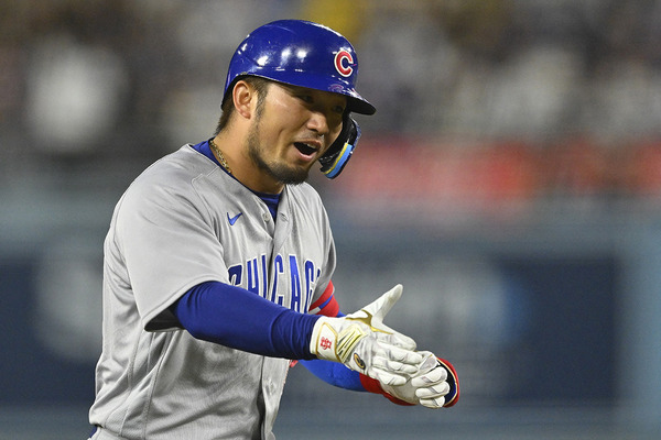 【MLB】鈴木誠也、“背番号27”の憧れトラウトと初対面で談笑　入団会見での「アイ・ラブ・ユー」発言が話題