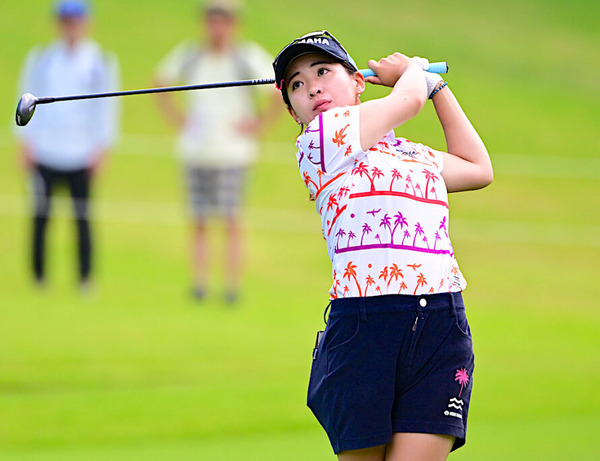 【女子ゴルフ】永井花奈が単独首位に浮上、1打差2位に桑木志帆　資生堂レディスオープン2日目