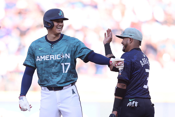 【MLBオールスター2023】大谷翔平、二塁上での“ナ・リーグ首位打者”との交流に注目　代打送られ球宴初本塁打はお預け