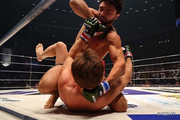 【超RIZIN2】朝倉未来、“屈辱のタップアウト”で一本負け　“コーカサスの雷”がRIZIN新王者に「ムサエフの次は僕」