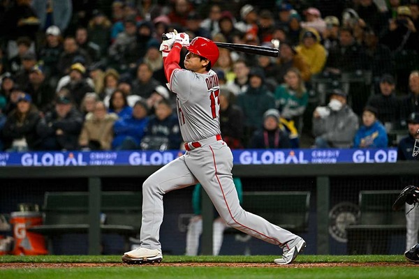 【MLB】大谷翔平、2試合連続特大弾に「地球人じゃない」と現地実況も驚愕　131メートル“勝ち越し”2号2ラン