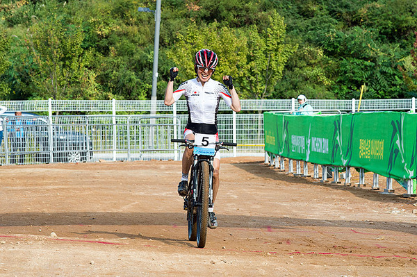 アジア競技大会女子マウンテンバイクの中込由香里