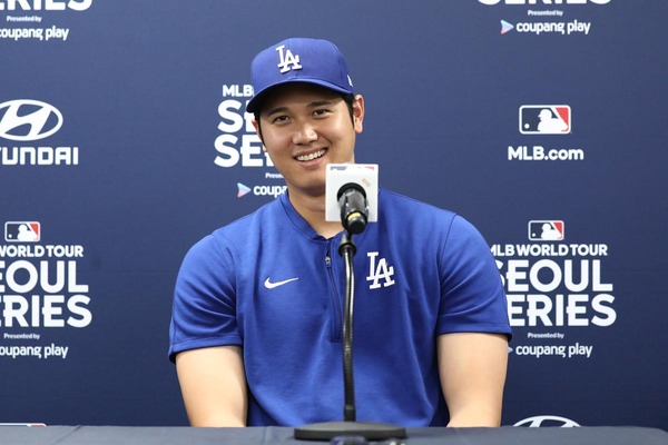 【MLB】大谷翔平、会見に記者殺到で“圧巻景色”　ベッツ、フリーマンとの“MVPトリオ”が韓国に上陸