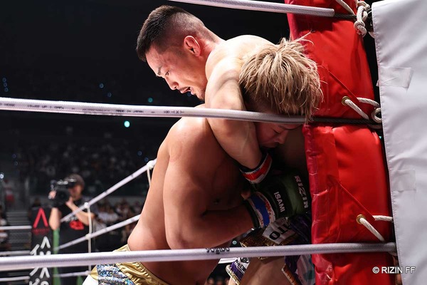 【RIZIN.46】「この戦い方をされたら恐怖……」牛久絢太郎が元五輪選手に“試練”の完敗　バンタム級への転向後初戦で