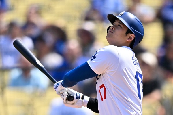 【MLB】大谷翔平、WS優勝記念ボード直撃の“特大＆高速弾”で史上初「46-46」達成　「自己最多まであと1本」
