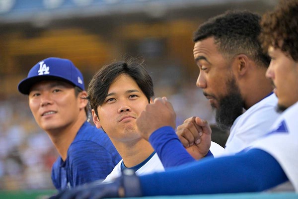 【MLB】47号で味方打線に着火した大谷翔平、山本由伸が2試合連発”エドマン砲”を笑顔で祝福　山本は拍手で大喜び