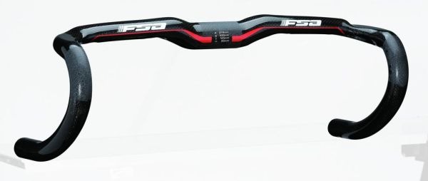 　Di2に対応したFSAのカーボンハンドルバー 、Kウィング エアロ コンパクトが発売された。31,900円。取り扱いはカワシマサイクルサプライ。