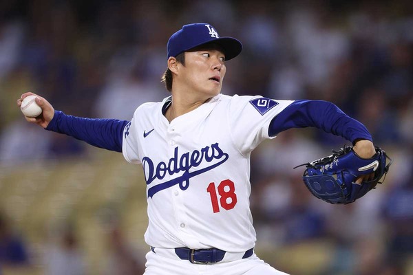 【MLB】「誰が先発すべきか」ドジャースの地区S最終戦、現地メディアの見解は……　ロバーツ監督「山本由伸も登板計画のひとつ」