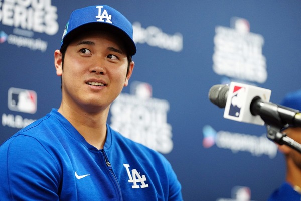 【MLB】大谷翔平は消防署訪問、同僚グラスノーらはハンバーガー店で接客も　「山火事被害者へ手厚い支援」と地元メディア