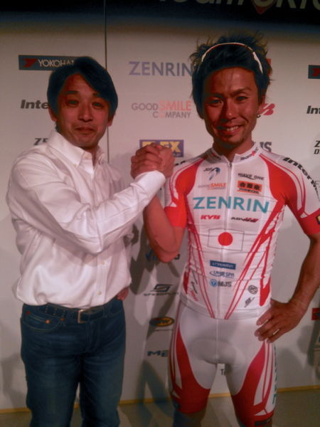 　活動2季目を迎える国際登録の自転車プロチーム、「チーム右京」の記者発表が2月20日に都内で行われた。片山右京（49）率いるチームには現日本チャンピオンの土井雪広（29）が加わり、ツアー・オブ・ジャパン総合優勝や全日本選手権の連覇をねらっていく。