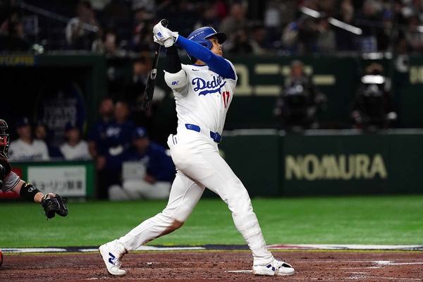 【MLB】大谷翔平、初回フルスイングで強烈な「破壊音」　フェンス際の左飛に「本塁打を逃した」