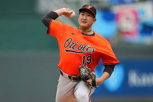 【MLB】初勝利の菅野智之、メジャー流の祝福儀式“ビールシャワー”に笑顔　相棒捕手は「すべての球種が期待通りに機能した」と称賛