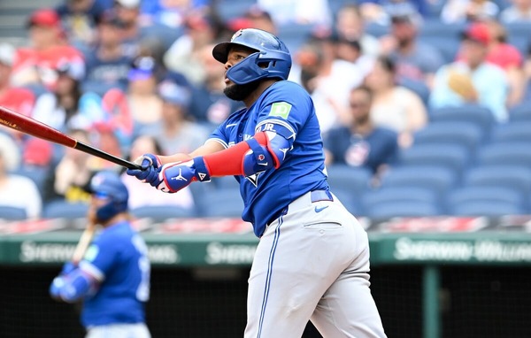 【MLB】ブルージェイズGMがゲレーロJr.の引き留め成功に歓喜「画期的な出来事」　生え抜きスターがソト、大谷翔平に次ぐ14年5億ドルで契約