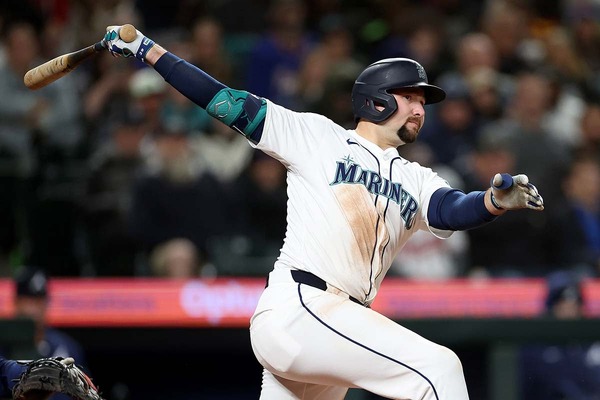 【MLB】マリナーズの正捕手ローリー、魚雷バットで「ジャッジ超え」の“6戦6発”アーチ量産　スイッチヒッター“左打席のみ”で使用