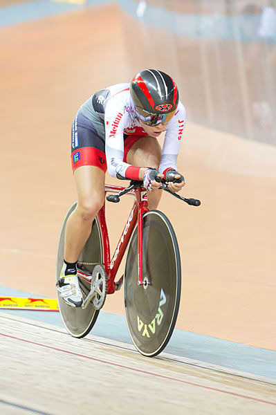 　第33回アジア自転車競技選手権、第20回アジア・ジュニア自転車競技選手権がインドのニューデリーで3月8日に大会2日目の競技が行われ、エリート3km個人追い抜きで塚越さくら（鹿屋体育大）が2位になった。男子ジュニア3km個人追い抜きでは鈴木康平（静岡・星陵高）が2