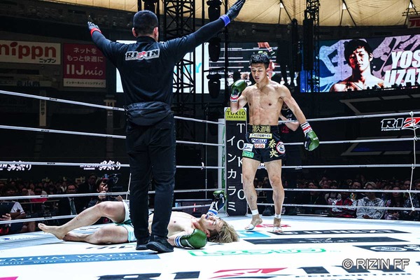 【RIZIN】「またウザい動きを見せています」朝久泰央 、フジテレビ社員・ウザ強ヨシヤに“鮮烈TKO”　変則的な動きで撹乱→会場大盛り上がり