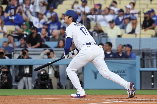 【MLB】大谷翔平、ドジャース“スターウォーズナイト”で豪快13号アーチ　公式称賛の先頭打者弾「フォースを使って本塁打を叩き込んだ」