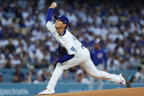 【MLB】「山本由伸の変化球はえげつない」メジャー公式がカーブを絶賛　“無安打投球”で同地区Dバックス打線を翻弄