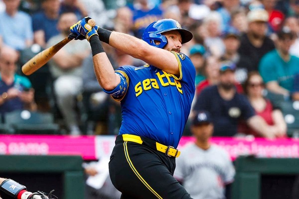 【MLB】マリナーズ主砲ローリー、再び1試合2発“20号21号”でジャッジをリード　米記者驚愕の57本ペース「捕手最多記録を楽々更新する」