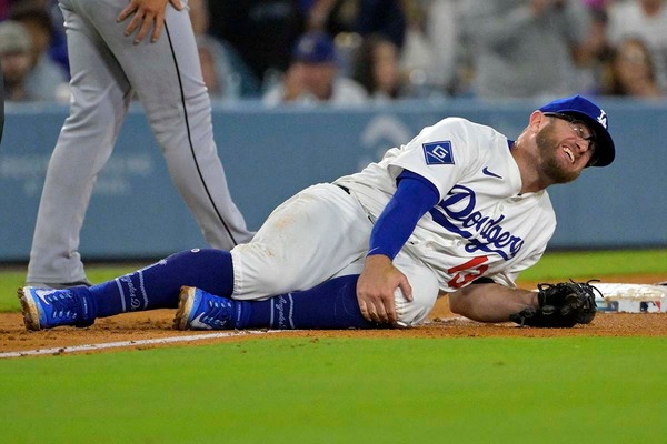 【MLB】IL入りのド軍マンシー、負傷した瞬間思ったことは……「クソ、余計なことを考えさせてしまった」3000K目前のカーショーを気遣う