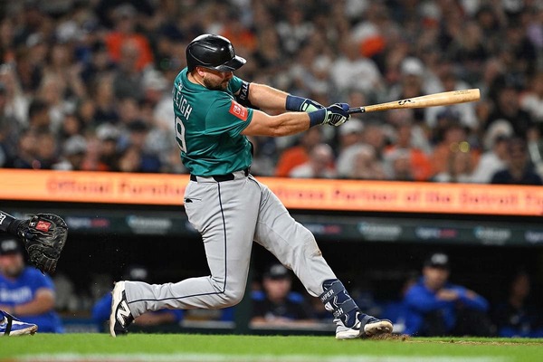 【MLB】本塁打王ローリー、殿堂入りレジェンドを超える“捕手史上2位”の46号アーチ　「OPS.696→1.028」急成長の右打席で記録更新