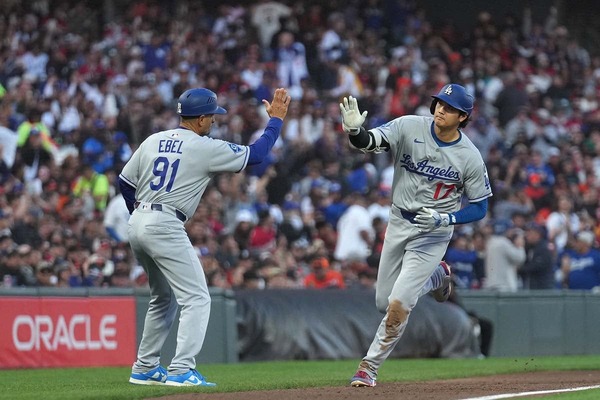 【MLB】大谷翔平、5試合ぶり“49号追撃弾”に敵地オラクルパークも熱狂　138メートル特大一打でシュワーバーに再接近