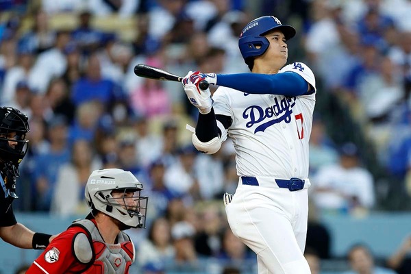 【MLB】大谷翔平、WCS初戦“爆速”先頭打者アーチで「新たなメジャー記録樹立」　米記者注目の一発「100マイル以上の投球を捉えた本塁打で……」