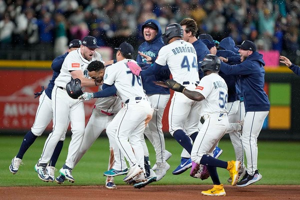 【MLB】マリナーズ、延長15回の激闘「ポランコの適時打」でサヨナラ勝利　24年ぶりリーグ優勝決定S進出　球団史上初の世界一へ前進