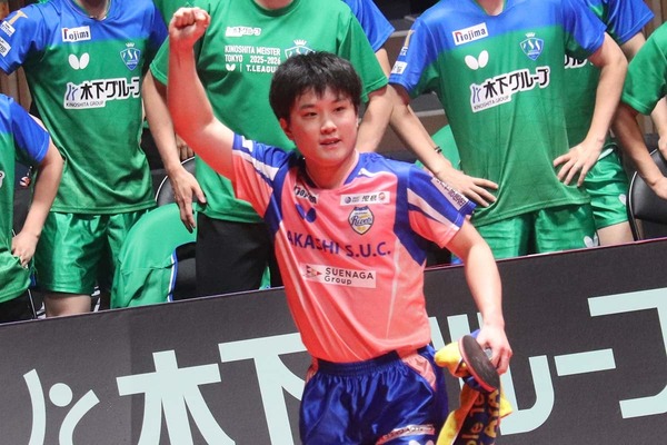 張本智和、強行出場のエースがもたらした逆転勝利「Tリーグまでアジア選手権の気持ち」　シングルス7連勝で岡山を牽引