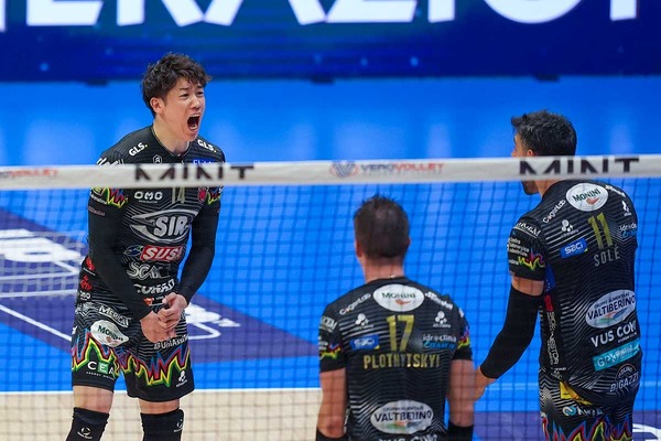 石川祐希、“要所で得点”挙げフルセットの激闘制す　開幕2連勝のペルージャ公式も称賛「イシカワが粘り強く攻めた」