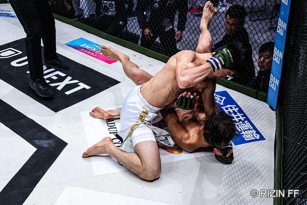 【RIZIN】「期待以上の怪物」ダウトベックの同門が“衝撃”の60秒殺デビュー　24歳新星の鮮烈チョークにファン悲鳴