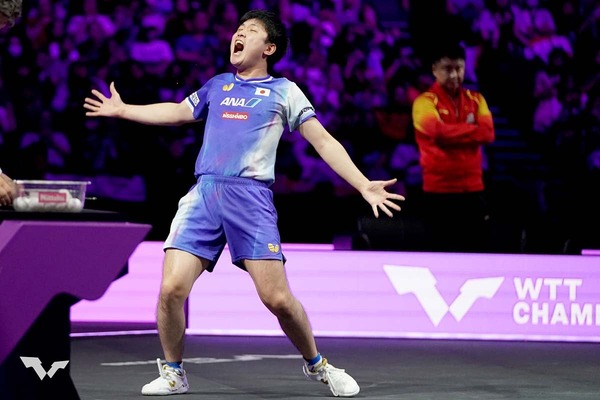 張本智和、世界2位の王楚欽を衝撃撃破で地元大会V　実った戦術変更で栄冠掴むも「これからも勝ち続けないといけない」【WTTチャンピオンズ横浜】