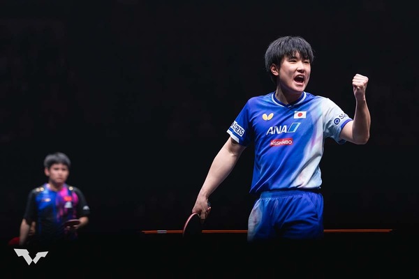 張本智和、世界2位・林詩棟との1時間超えの激闘を制し決勝進出　中国勢撃破で悲願の戴冠へ「4度目の正直で絶対に優勝する」【WTTファイナルズ香港】