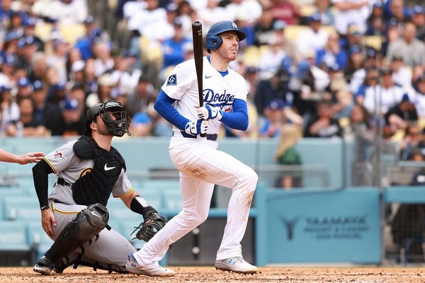 【MLB】フリーマンもトレンドの犠牲者に「外野手が深く守っている」　二塁打と三塁打が激減……守備位置規制の新ルールを米メディア提言