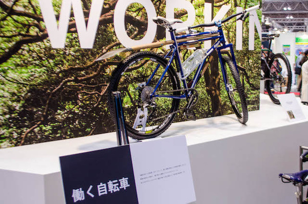 東京サイクルデザイン専門学校ブースで「働く自転車」の展示（サイクルモード14）