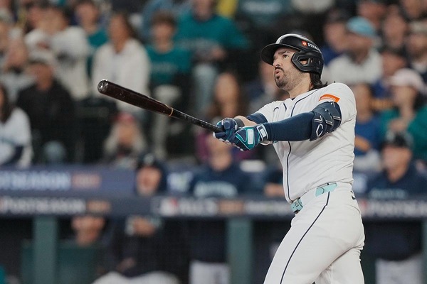 【MLB】「市場に残る最大の長距離砲」両リーグ49本塁打スアレスら、去就未定の大物選手を公式サイトが特集　移籍先候補は……