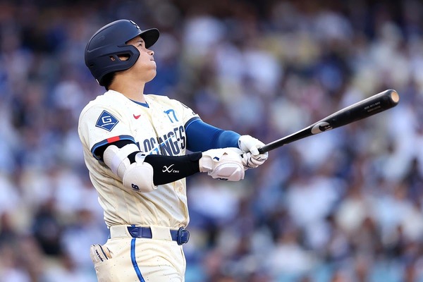 【MLB】大谷翔平、“168キロ先頭打者弾”に本拠地熱狂　公式記者も大興奮、連続試合出塁はドジャース史上5位の「45」に更新