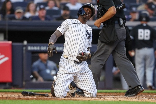 【MLB】チザムJr.が悶絶、自打球がワンバウンドで“股間に直撃”　ジャッジはベンチで笑い堪えるも……実況席は爆笑「これは痛すぎるぞ」