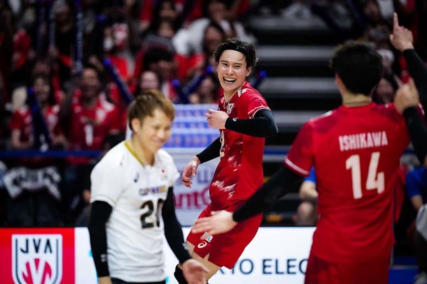 「日本の勢いは止まらない」バレー男子の世界王者撃破に公式賛辞　最多得点で決勝T進出に導いた髙橋藍に称賛【VNL2026】