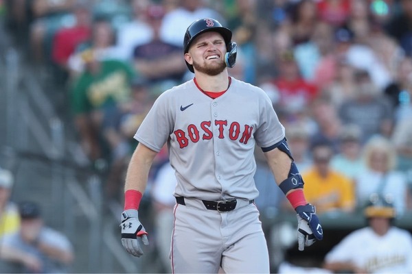 【MLB】「現実とは思えない」今季開花の25歳内野手、レッドソックスにトレード直後……わずか2打席で手首骨折　“村上宗隆の元同僚”を襲った悲劇