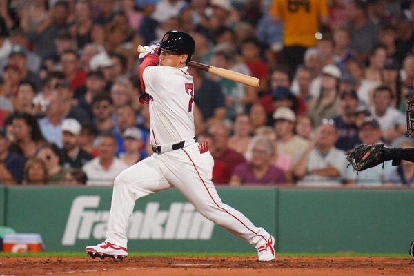 【MLB】「直近31勝5敗」快進撃レッドソックスが8連勝、延長乱打戦でサヨナラ勝ち　吉田正尚も劣勢から反撃の適時打
