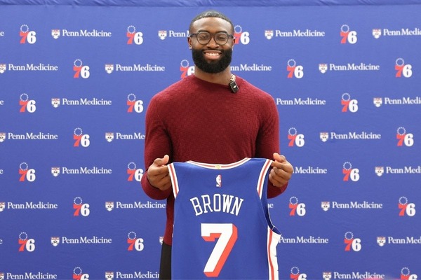 【NBA】今季からレブロンと共闘、76ers加入のジェイレン・ブラウンが本音を吐露　トレード通告を受けた時は「スマホを放り投げた」