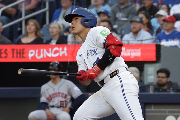 【MLB】岡本和真、左ひざ打撲で2戦連続欠場も……指揮官は明日のスタメン復帰に前向き「出場できると期待している」