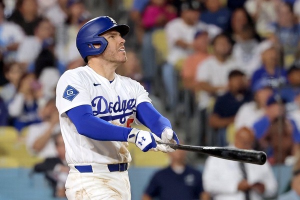 【MLB】前日ベンチに転落したフリーマン、痛みが残る中で強行出場　「本人からメールが届いて……」ロバーツ監督が明かした舞台裏