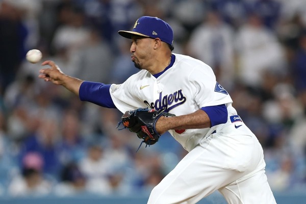 【MLB】守護神ディアスが再離脱……不調の原因は「首の炎症」による投球フォームの乱れか、ロバーツ監督が示唆
