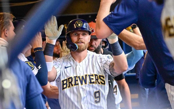 【MLB】独走ブルワーズの異色戦術は「引っ張らない＆振らない」　小技多用でもない…チーム本塁打数“最小”で得点上位の理由