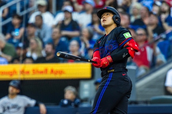 【MLB】岡本和真、7試合ぶり27号アーチで貴重な追加点　スイーパーを本拠地左翼スタンドへ豪快弾「30本塁打が見えてきた」