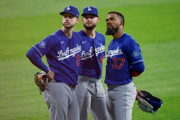 【MLB】ドジャースファンが考える貧打解消プラン「テオ＆タッカーはベンチ、若手有望株デ・パウラの昇格」　地元メディアに意見続々