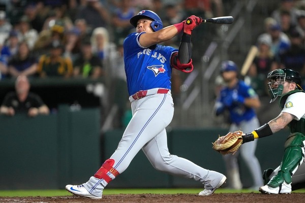 【MLB】岡本和真、劣勢から左翼スタンドへ“確信歩き”29号ソロ　左腕のカットボールを豪快フルスイング