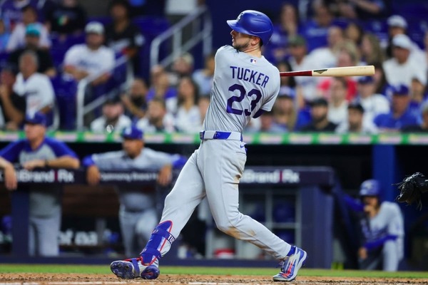 【MLB】復活のタッカー、右中間へ今季14号“ダメ押し”グランドスラム　米記者称賛の一発「良い選手は打てないままでは終わらない」